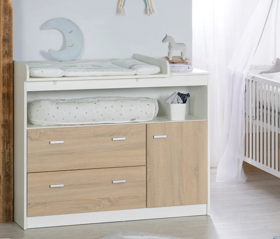 Kinderzimmer mit breiter roba Wickelkommode »Gabriella« mit 2 Schubladen.