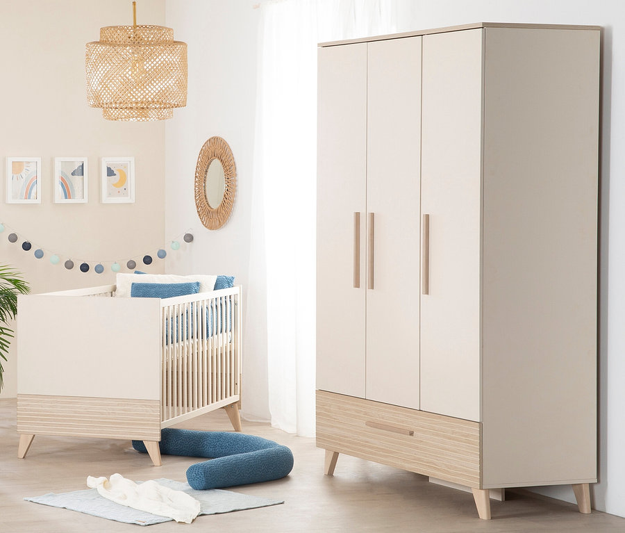 Kinderzimmer mit roba Set »Sidney« 3-teilig, Kaschmir, Gitterbett und Kleiderschrank.