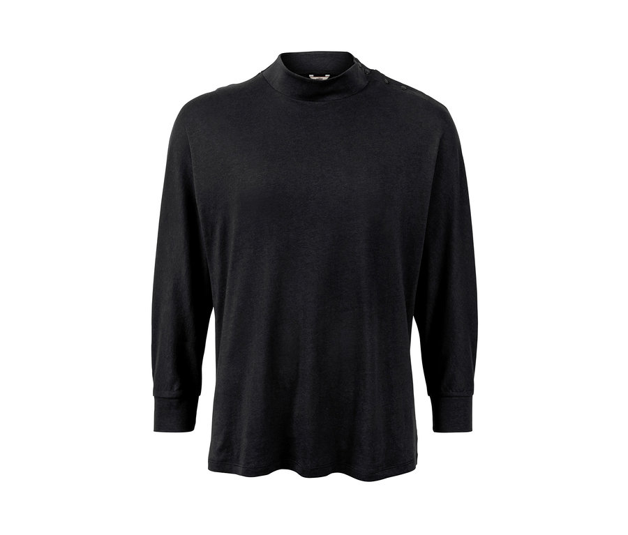 Schwarzes Fledermausshirt mit Knöpfen.