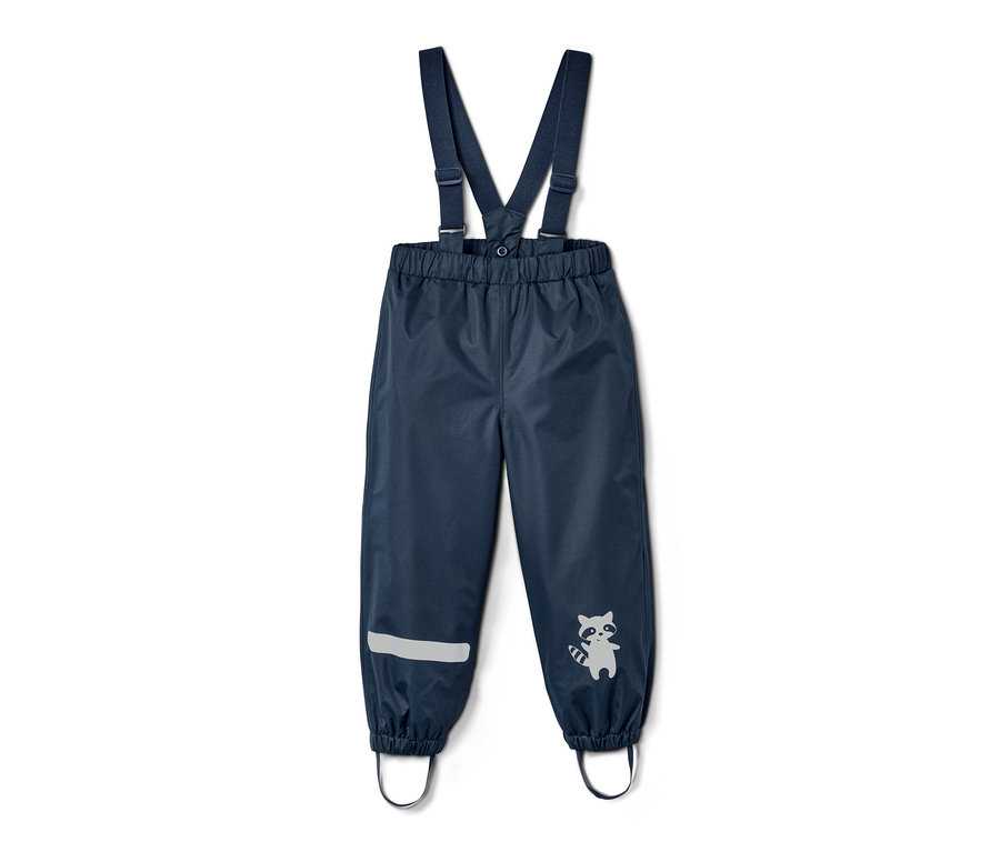 Blaue Regenhose mit Latz, Reflektorstreifen und Waschbär-Motiv.