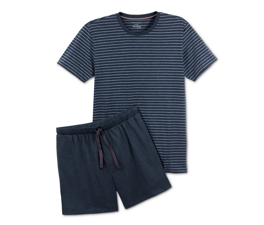 Ein Shorty-Pyjama mit einem gestreiften T-Shirt und blauen Shorts.
