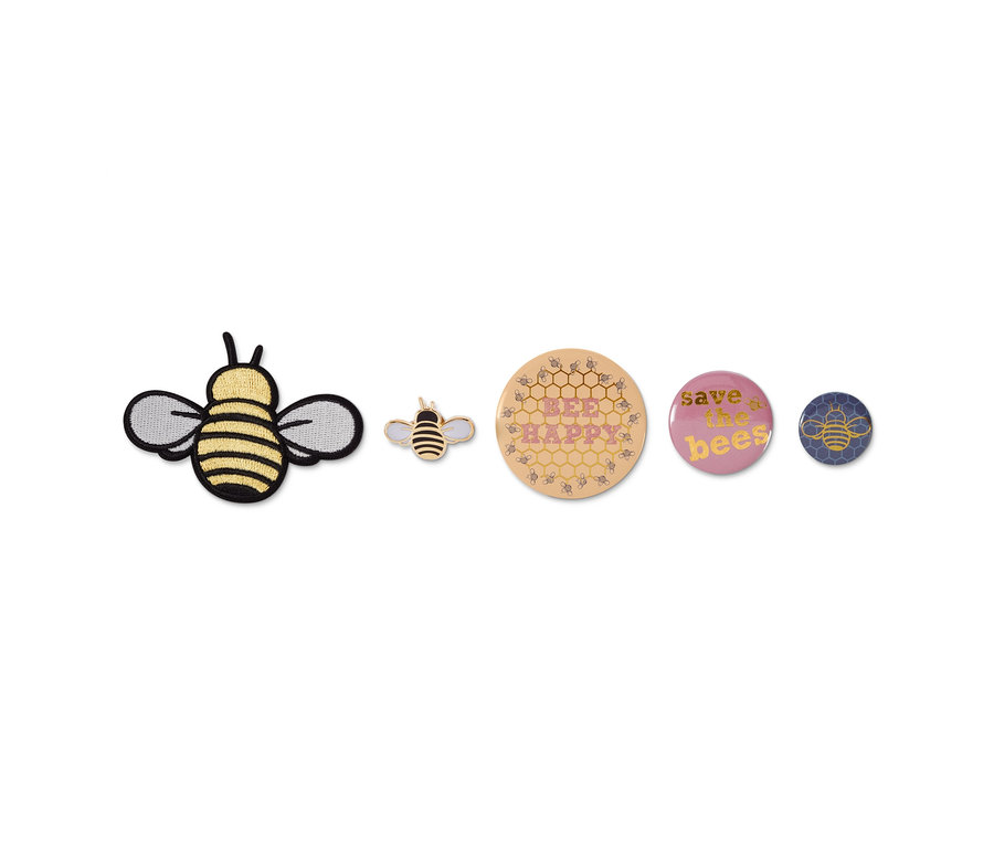 Anstecker-und-Bügelbild-Set »Biene« mit Bienen-Aufnäher und drei Ansteckern.