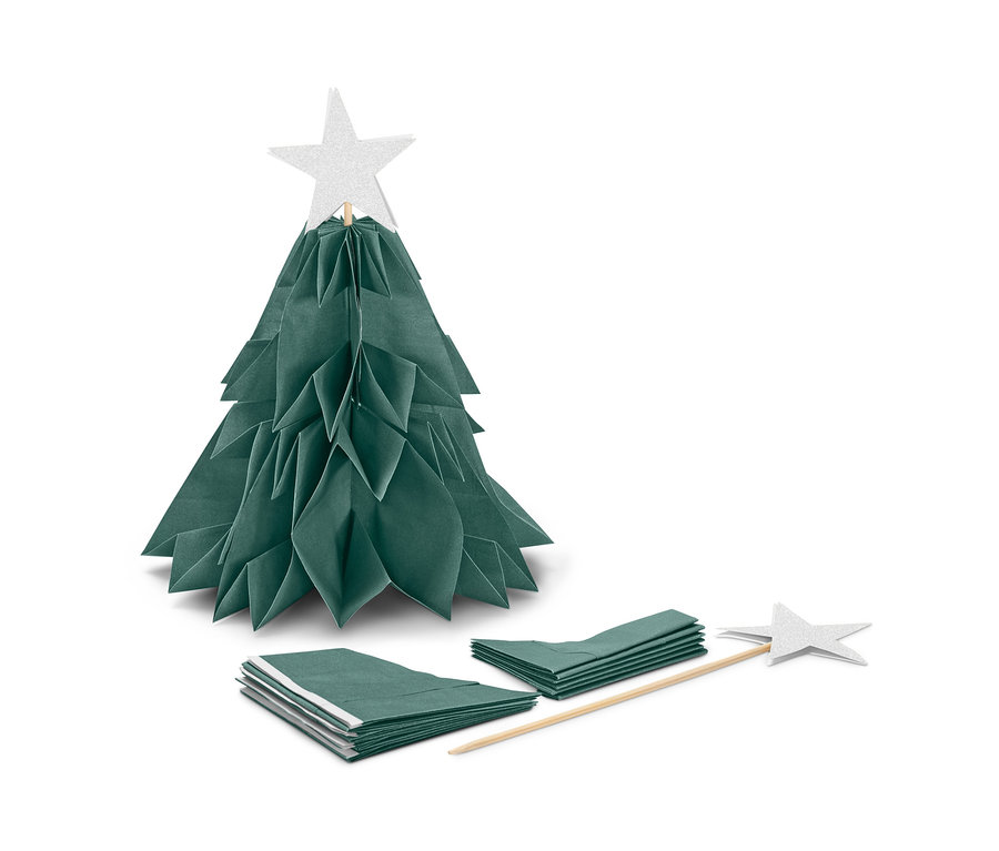 Ein grüner Papierbaum mit einem weißen Stern aus dem Papierbaum-Bastel-Set und Packungen mit grünen Papieren.