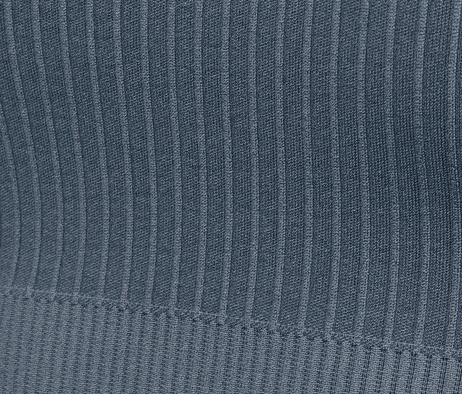 Detailansicht eines blauen Seamless-Sport-Bustiers.