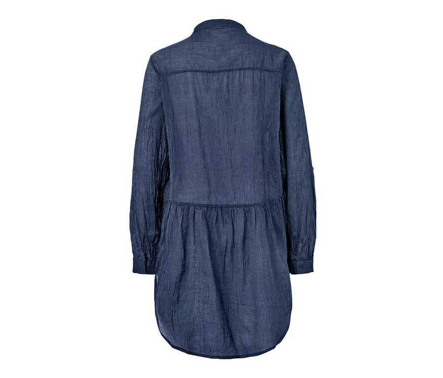 Detailansicht einer gestreiften Longbluse.