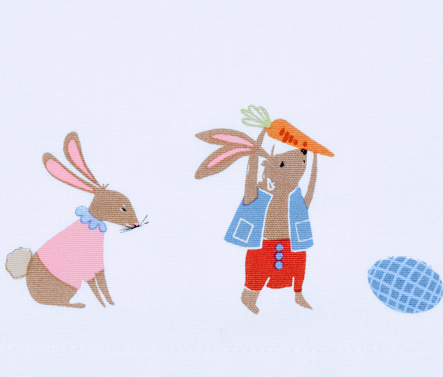 Tischläufer, Oster-Print mit Hasen und Ei Motiven.