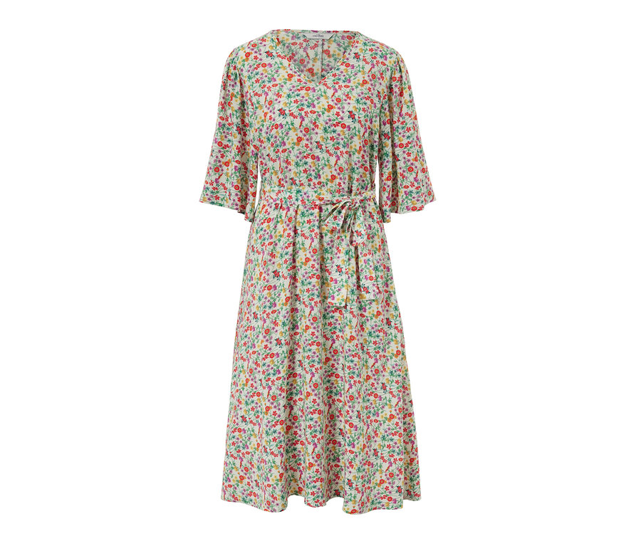 Blumenkleid mit Print und Gürtel.