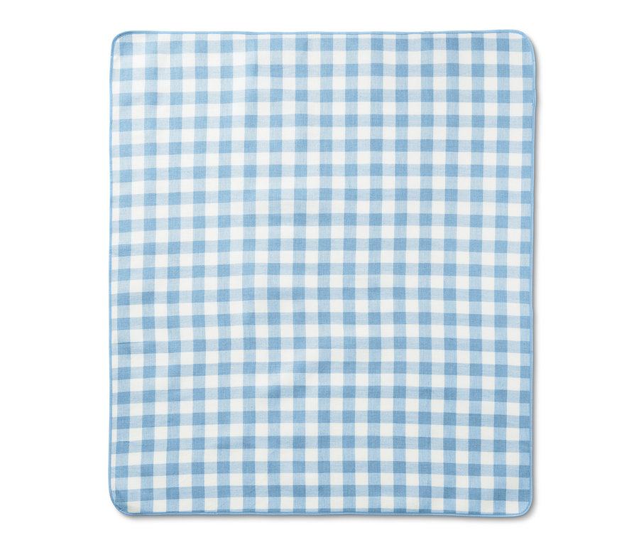 Kleine karierte Picknickdecke mit blau-weißen Karos.