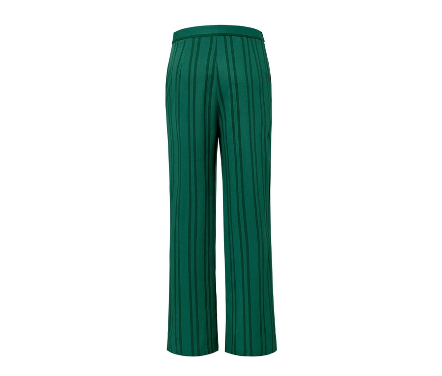 Gestreifte grüne Hose.