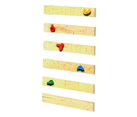 Holzbretter mit farbigen Klettergriffen.