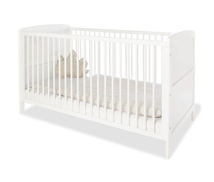 Weißes Pinolino Babybett »Viktoria« mit Matratze und Blattkissen.