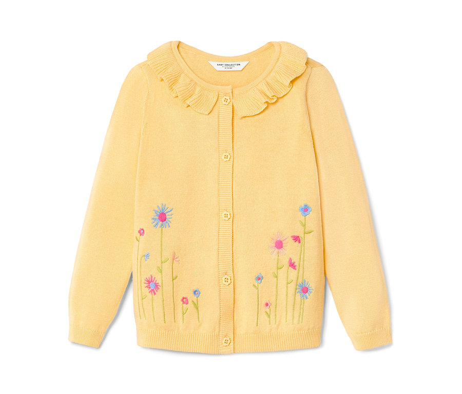 Gelbe Baby-Strickjacke mit Blumenstickerei.