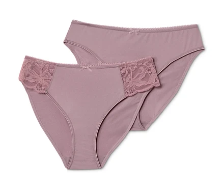 Zwei roséfarbene Slips.