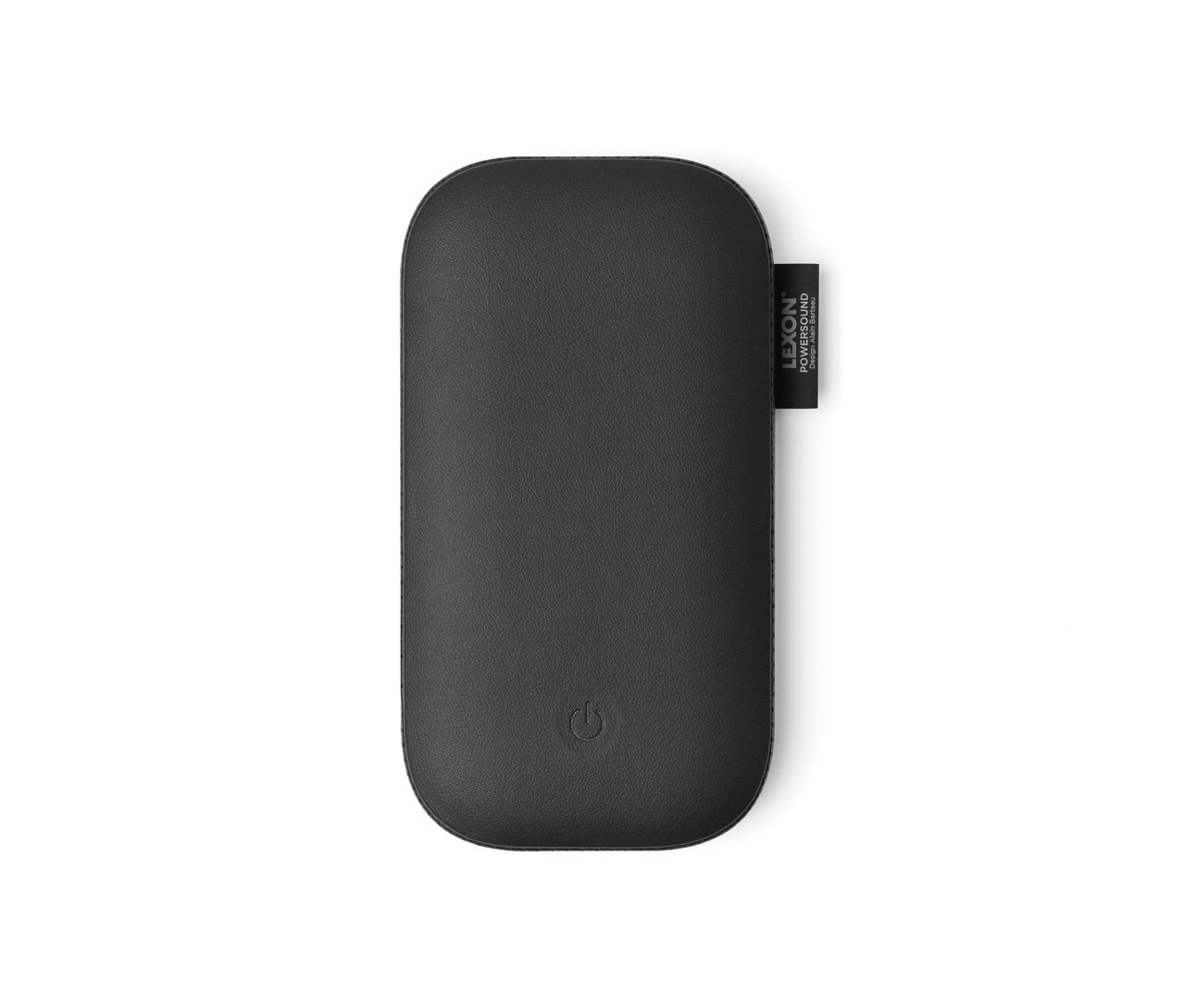 Schwarzes Etui für Lexon »POWERSOUND« Lautsprecher inkl. Powerbank auf weißem Hintergrund.
