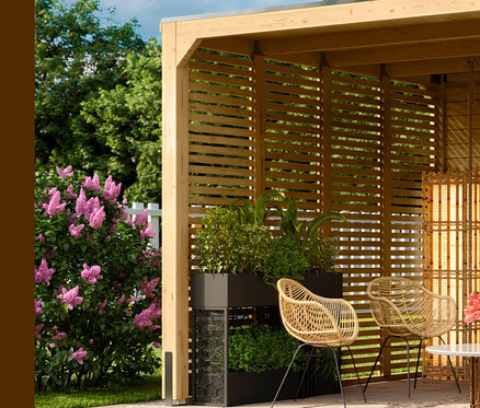 Außenaufnahme: Karibu Pavillon »Markaska«, ca. 320 x 320 cm, 28 mm, mit Rattanmöbeln und Bepflanzung.