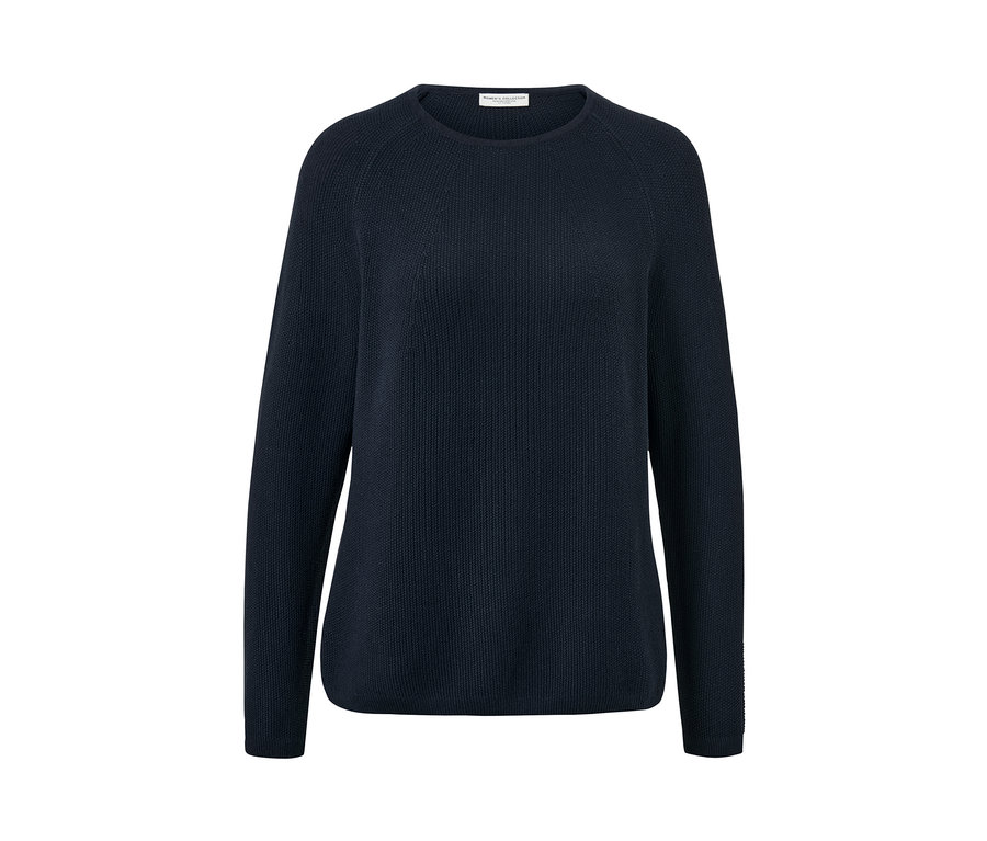 Dunkelblauer Strickpullover.