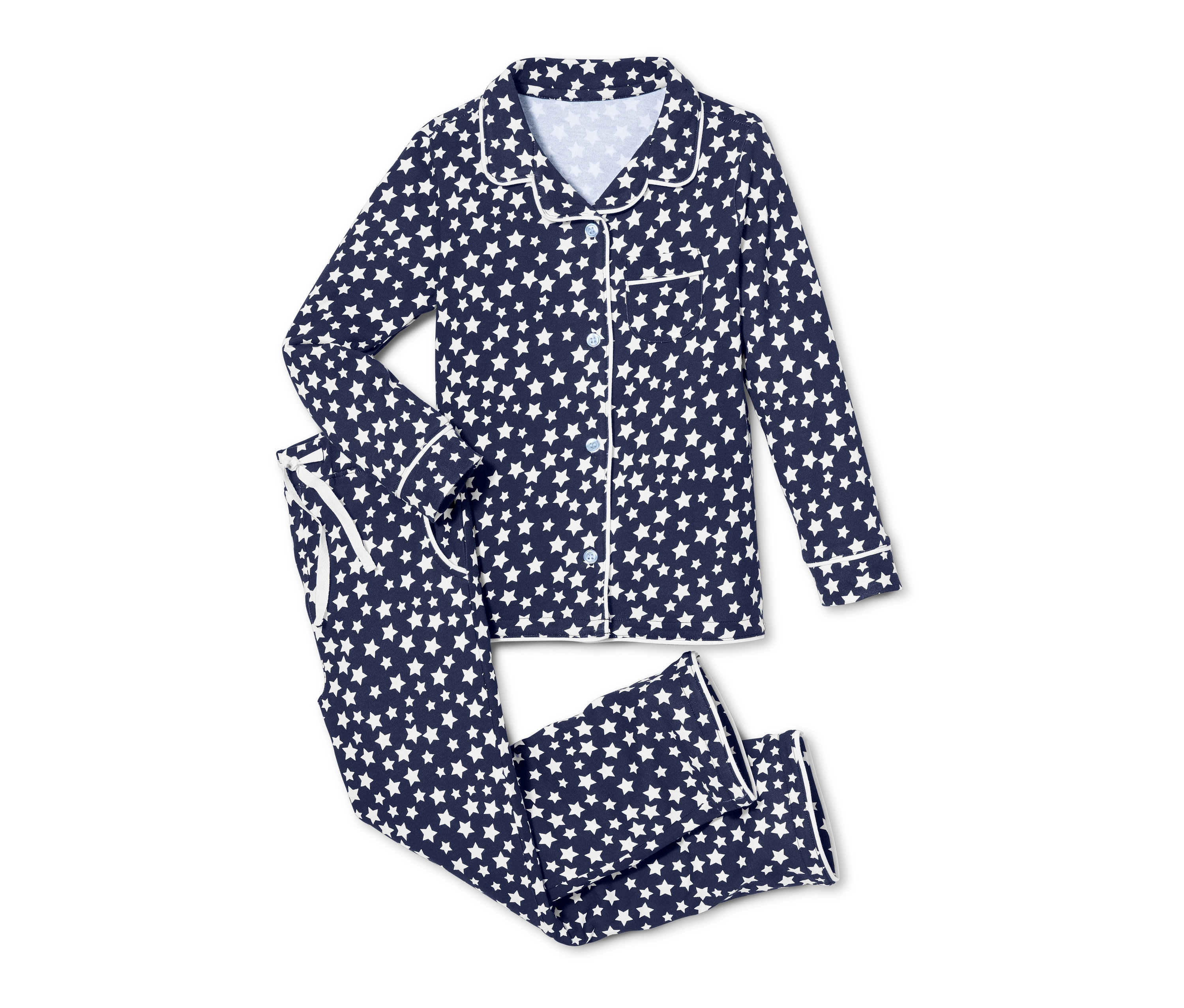 Blauer Pyjama mit weißen Sternen.
