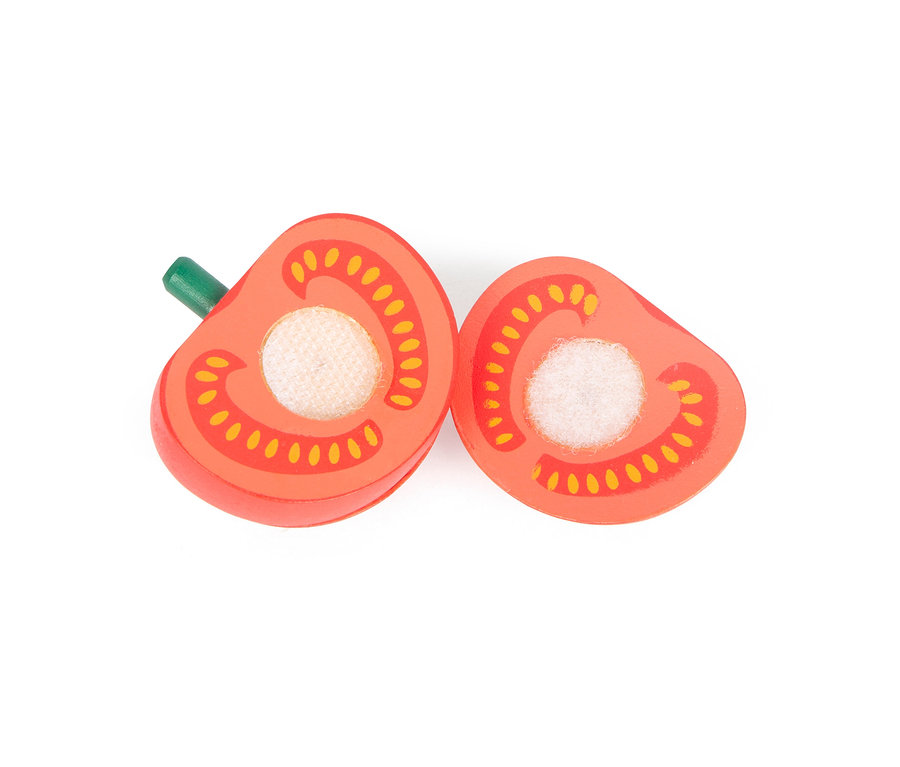 Zwei halbe, rote Holz-Tomaten aus dem small foot Schneide-Set Salat »fresh« liegen auf Weiß.