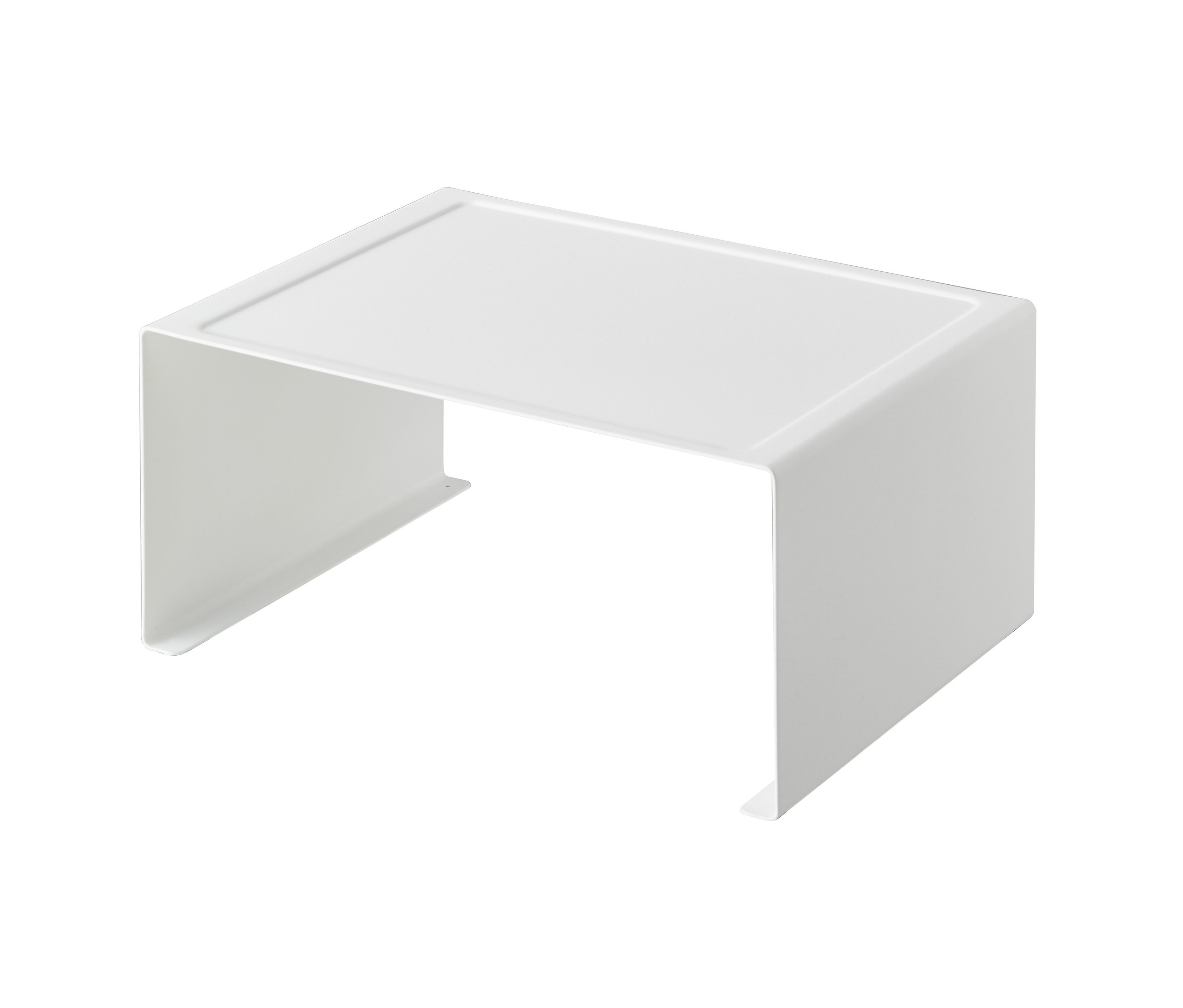 Ein weißes, stapelbares YAMAZAKI Küchenregal »TOWER« vor einem weißen Hintergrund.