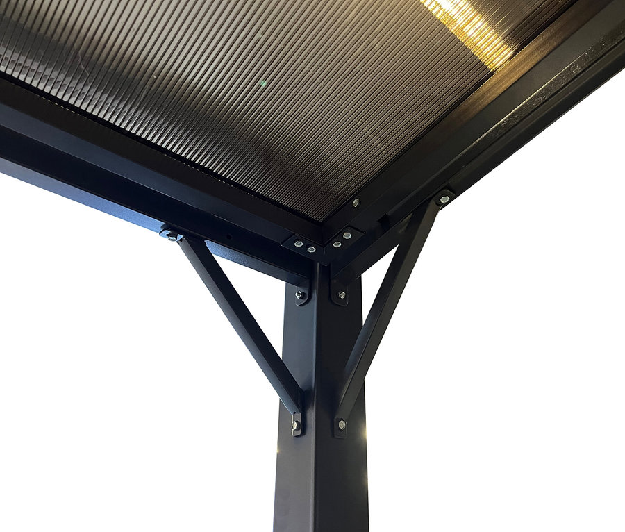 Detail einer schwarzen, ausziehbaren Leco Pergola.