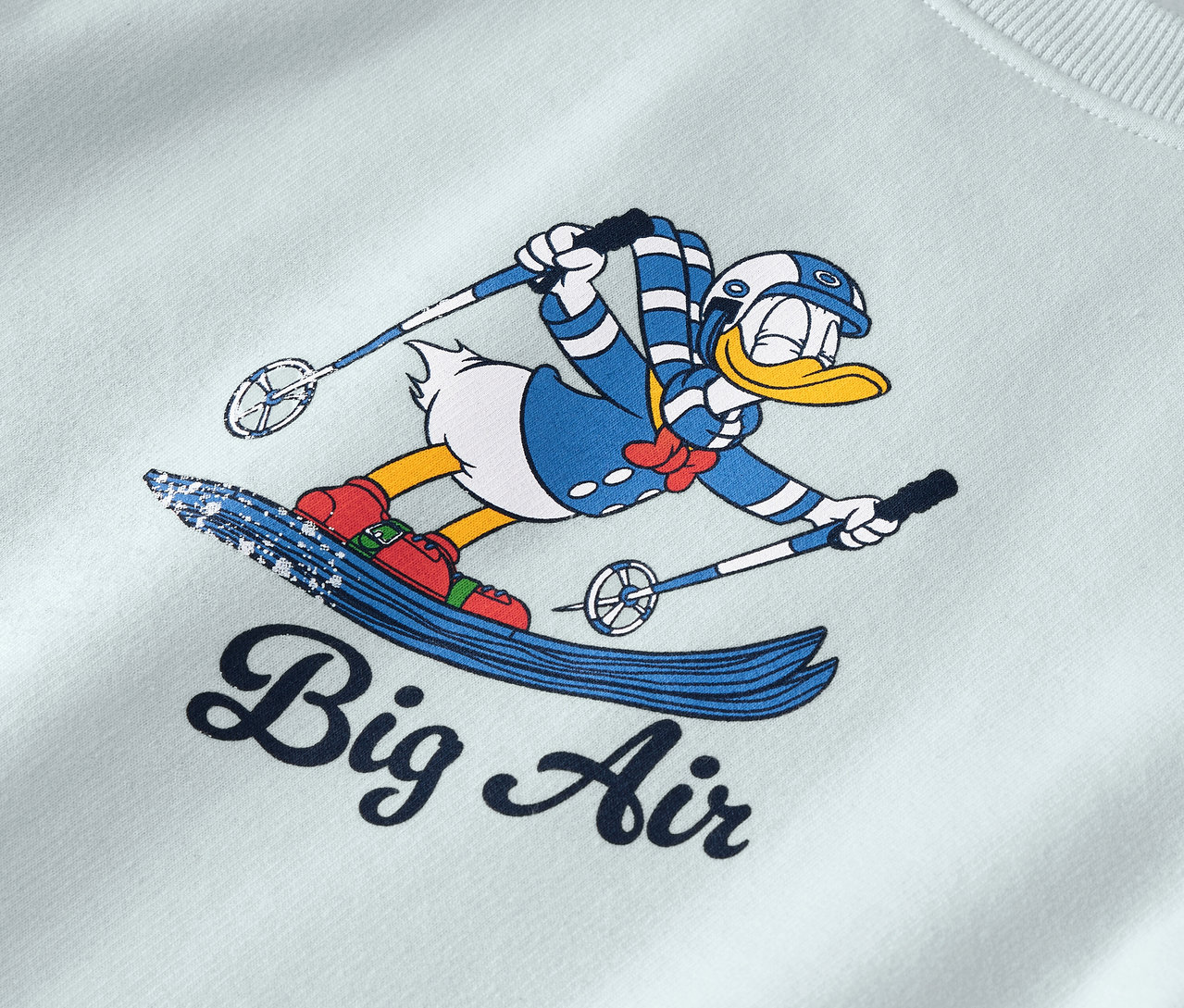Cartoon-Figur Donald Duck auf Skiern mit der Aufschrift "Big Air".