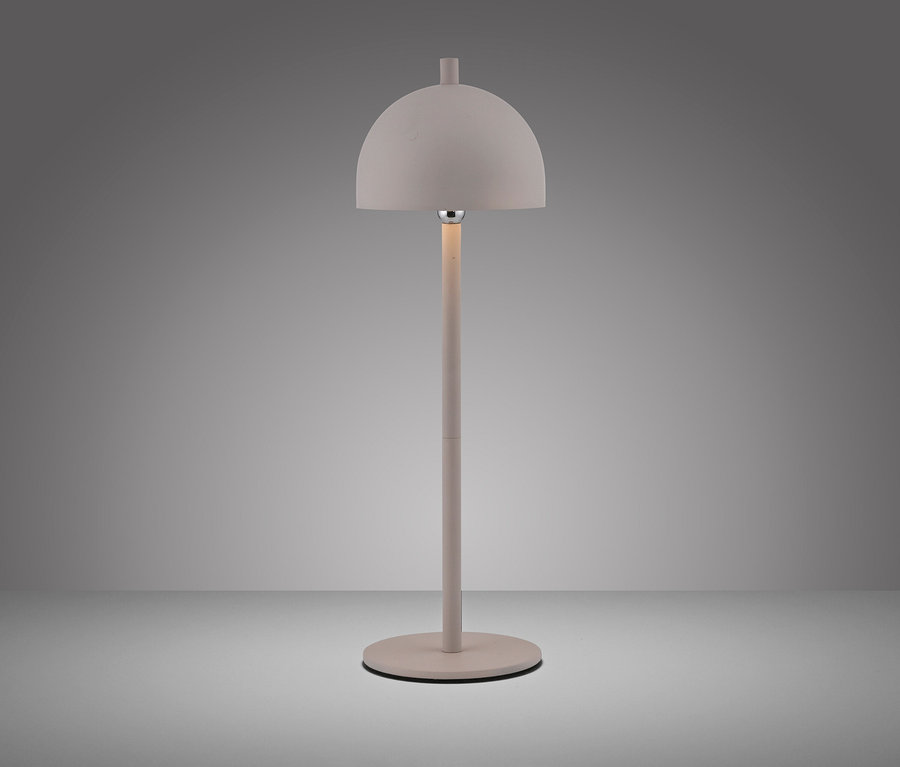 Stehlampe mit rundem Schirm und Sockel.