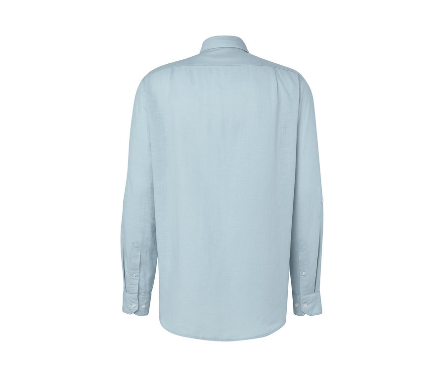 Hellblaues Hemd mit Leinen von hinten.
