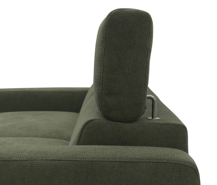 Nahaufnahme eines grünen DOMO collection Sofas, rechts.
