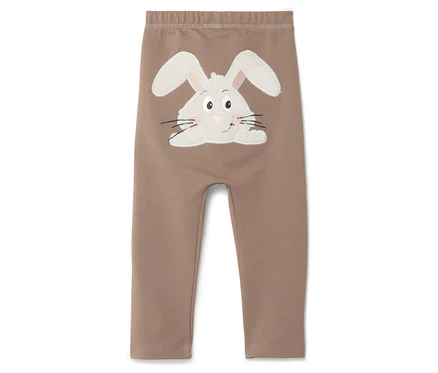 Braune Leggings mit Hasenapplikation.