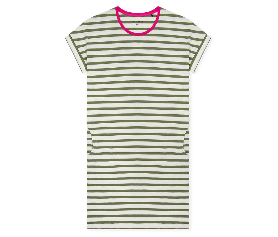 Ein gestreiftes T-Shirt-Kleid in Grün und Weiß mit pinkfarbenem Halsausschnitt liegt auf einem weißen Hintergrund.
