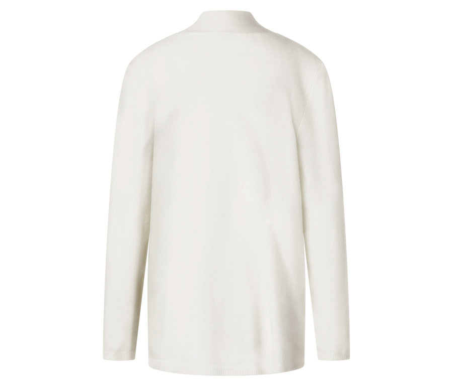 Rückansicht einer langen, weißen Strickjacke.