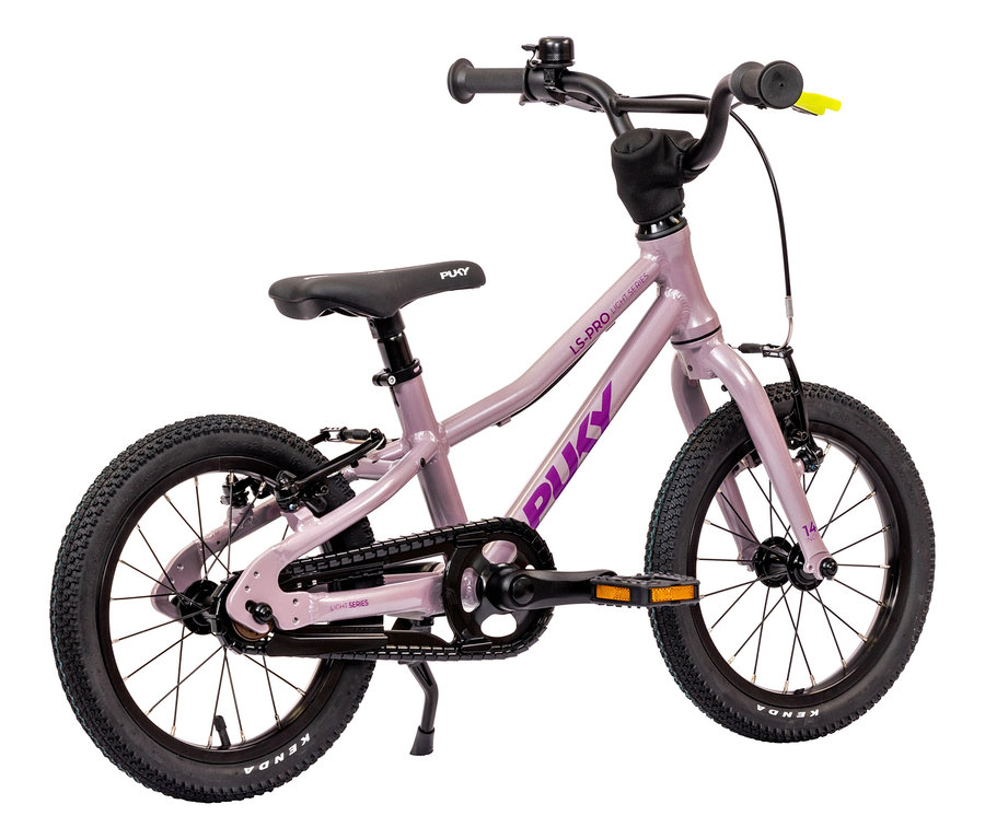 Nahaufnahme des PUKY Fahrrad LS-PRO 14 in Pearl Pink, das auf einem Ständer steht.