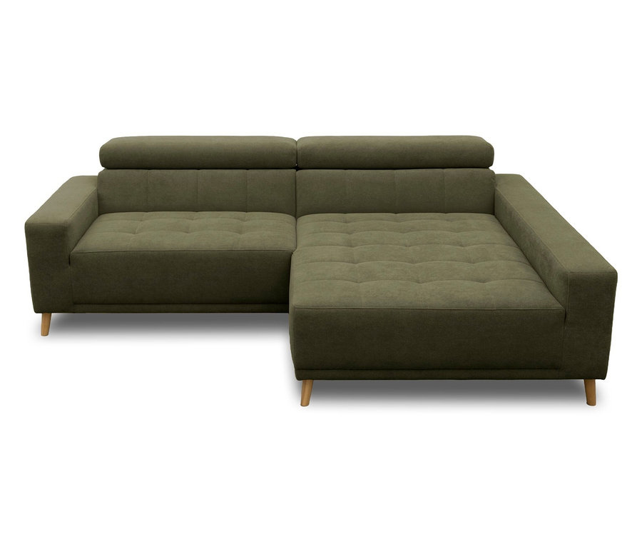 Olivgrünes L-förmiges Ecksofa mit getufteten Sitzen, verstellbaren Kopfstützen und hellen Holzbeinen.