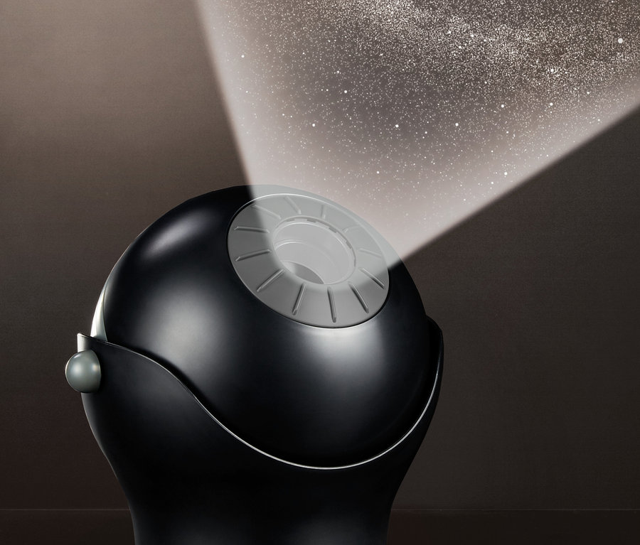 Schwarzes Home-Planetarium projiziert Sterne an die Wand.