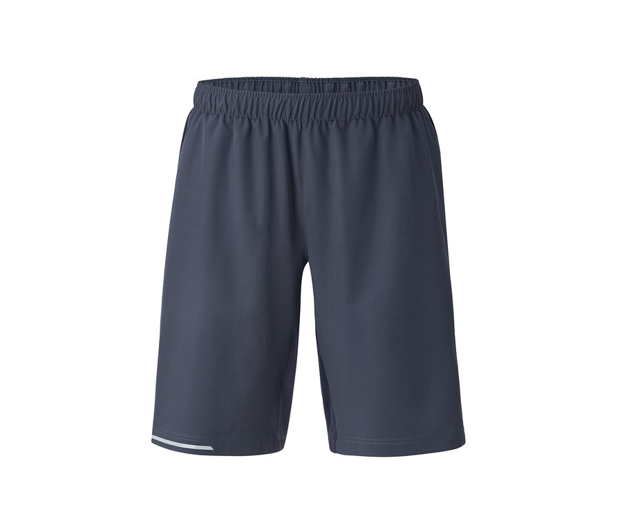 Blaue Sportshorts.