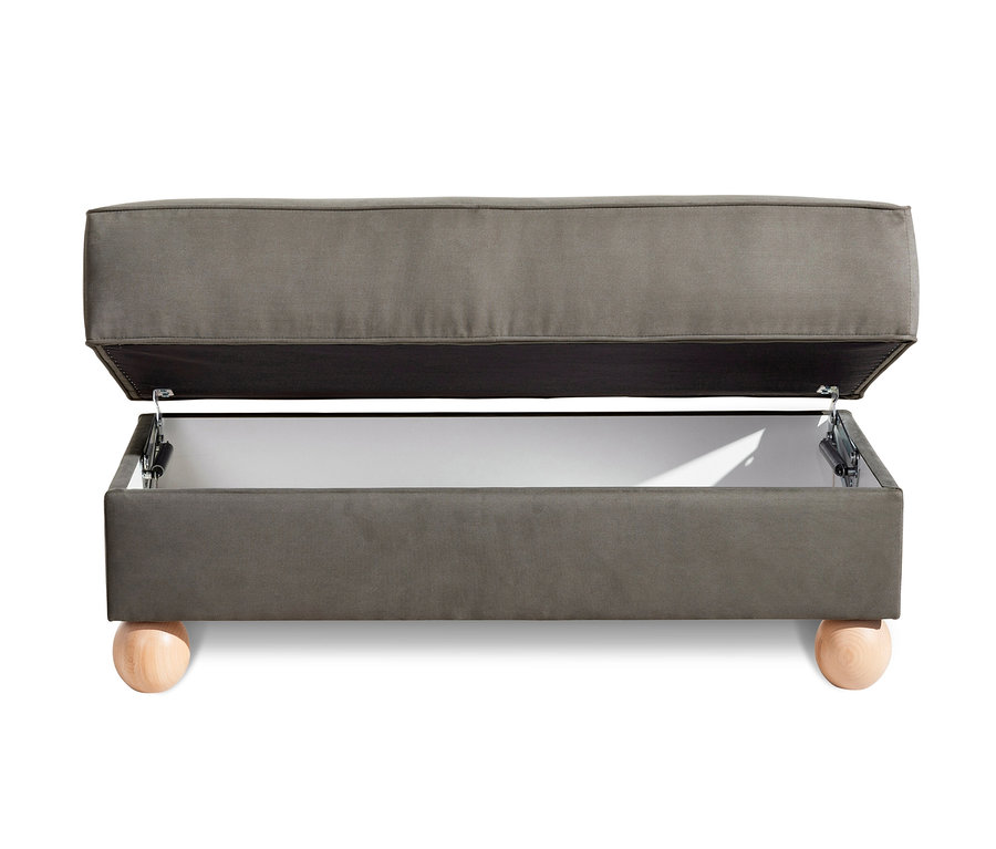 Geöffneter grauer Max Winzer® Polsterhocker mit Stauraum und Holzfüßen.