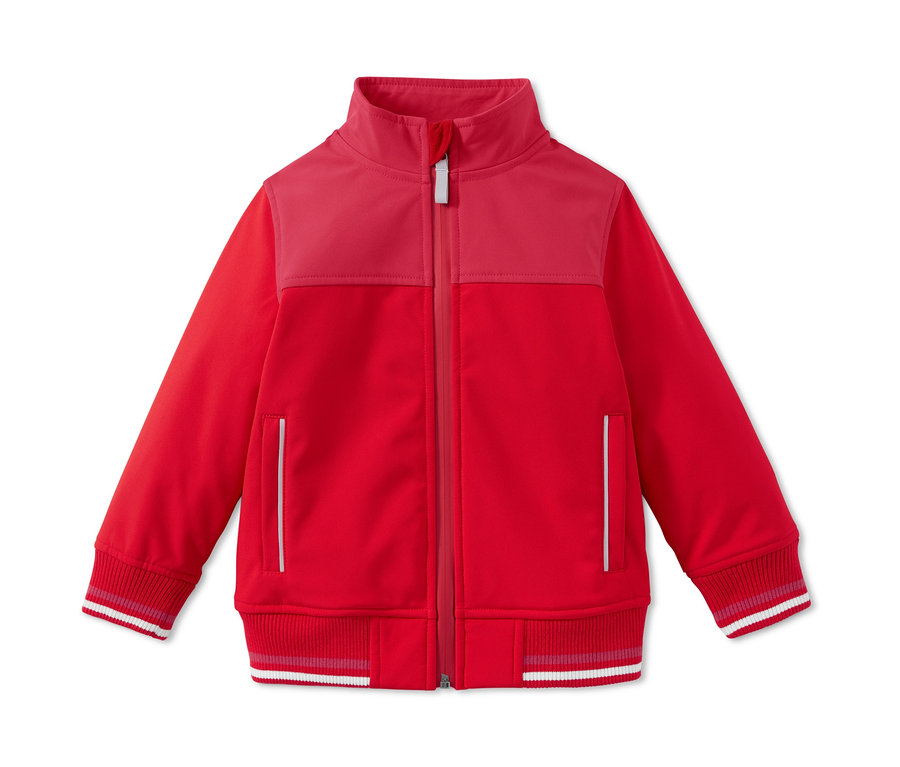 Rote Softshelljacke.