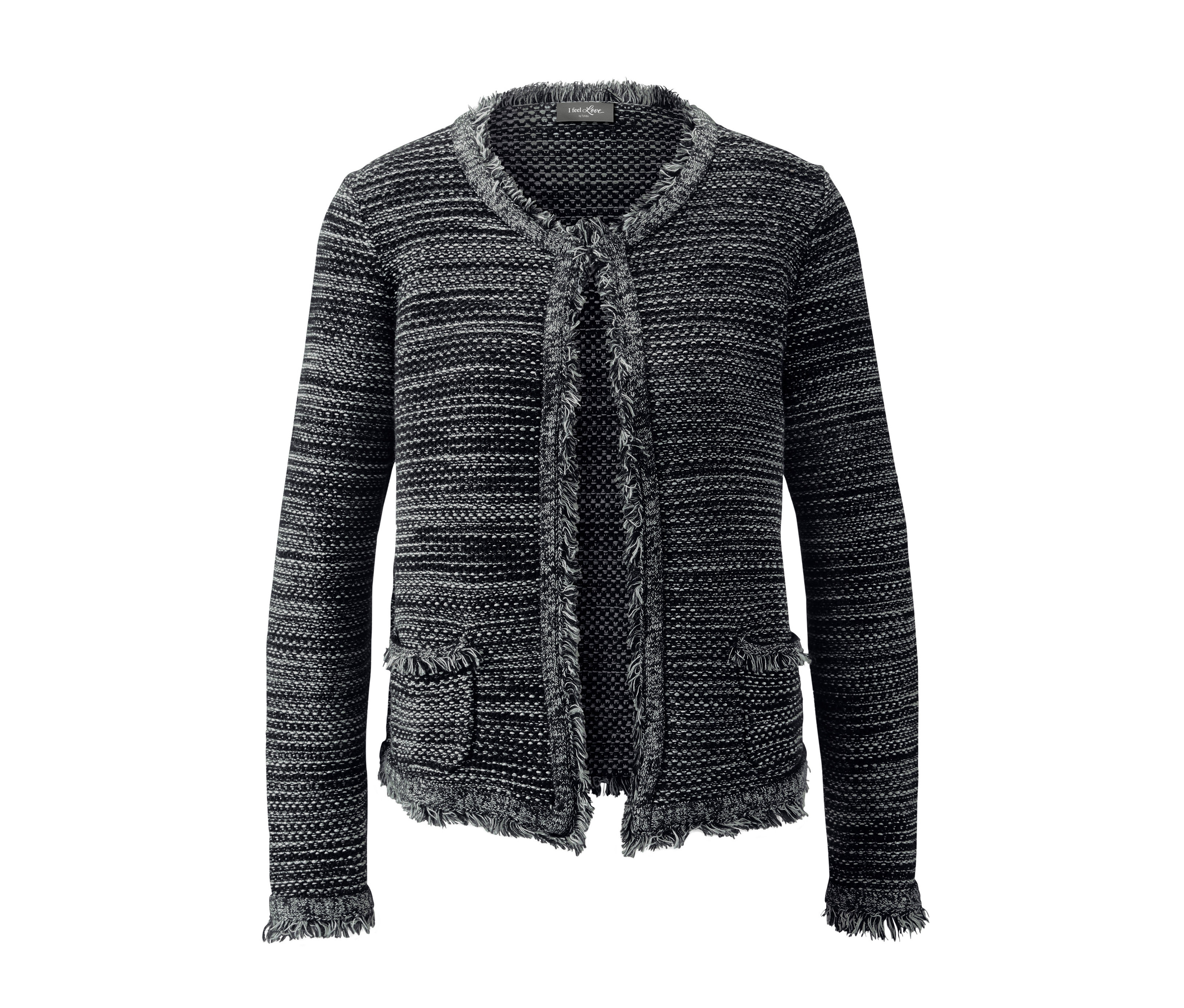Detailansicht einer Fransen-Strickjacke.