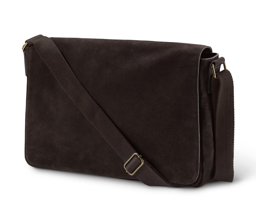 Braune Veloursleder-Crossbag mit verstellbarem Riemen und silberner Schnalle.