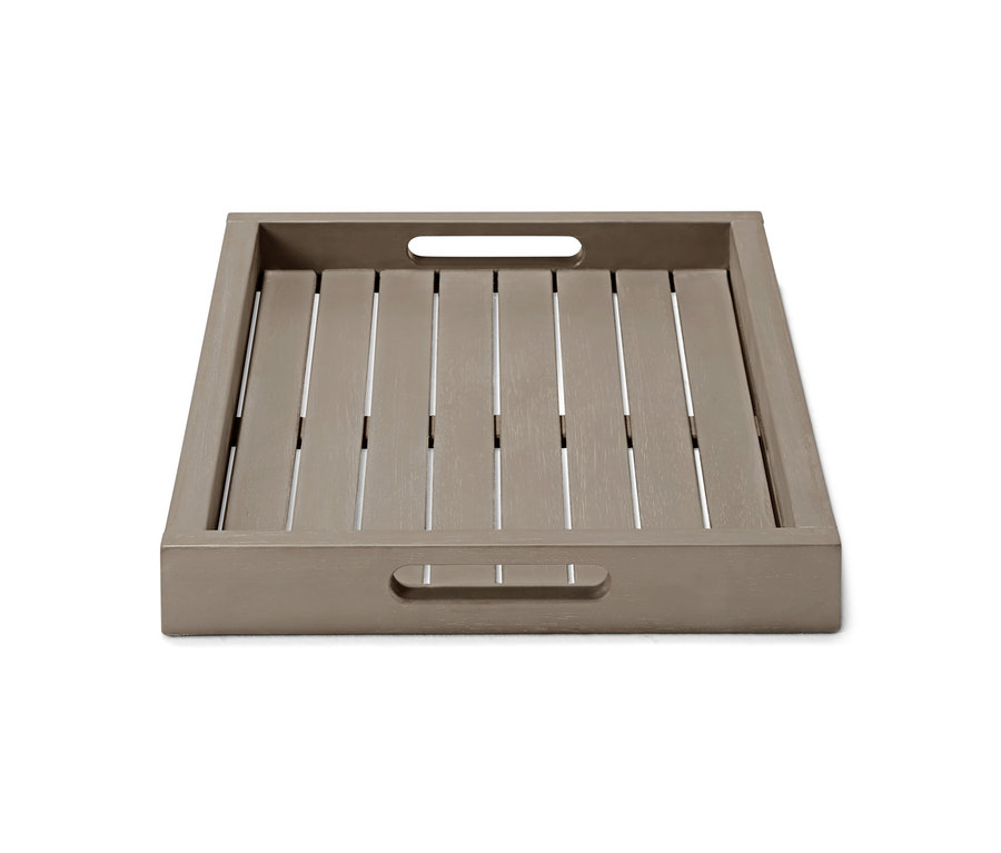 Ein rechteckiges Serviertablett aus Holz mit Griffmulden an den Seiten.