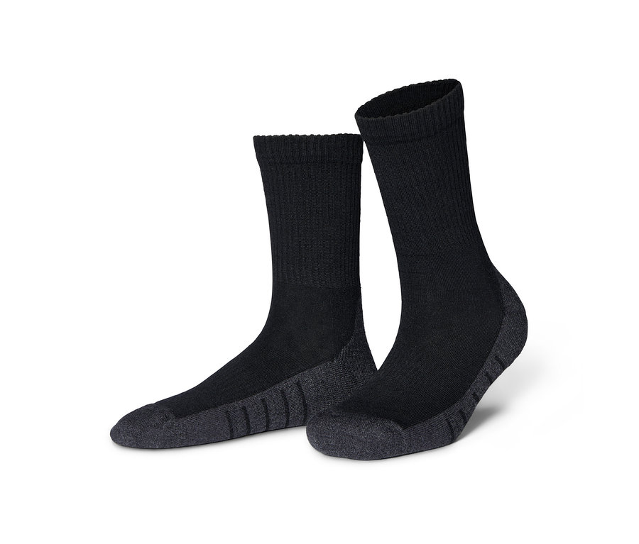 Zwei Paar schwarze Outdoorsocken.
