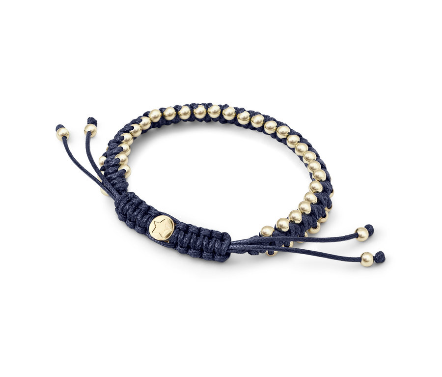 Detailansicht eines geknüpften Magnetarmbands.