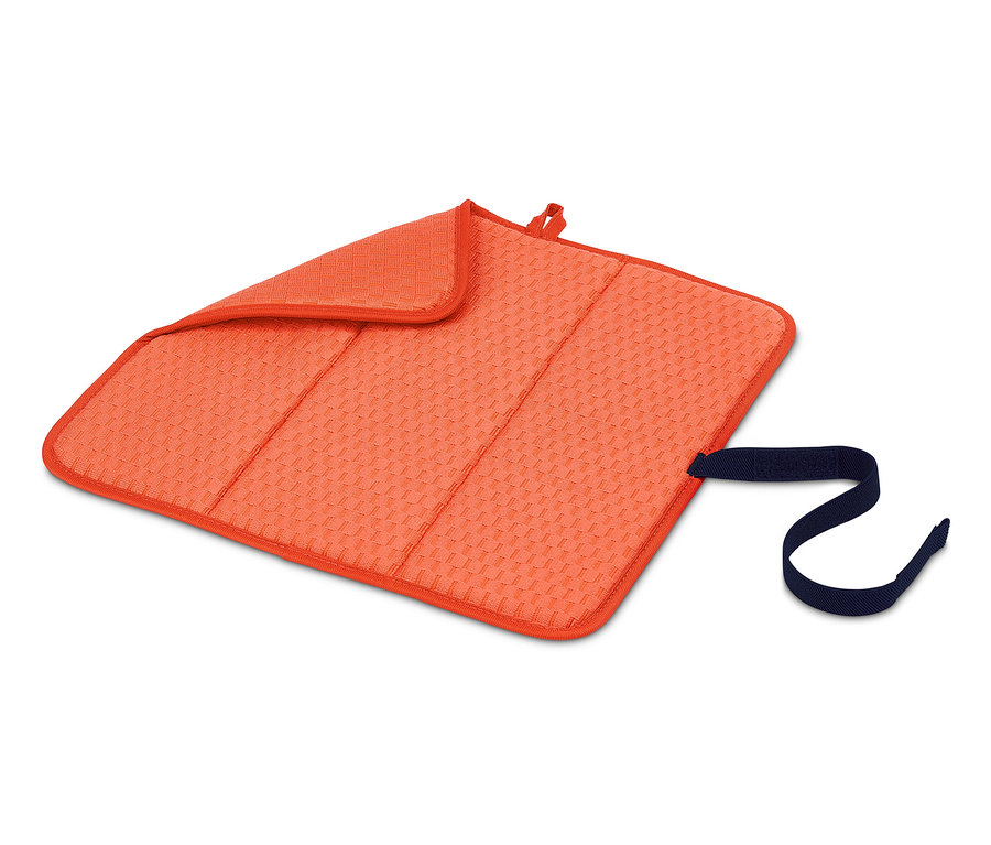 Orange, faltbare Abtropfmatte mit blauem Band.