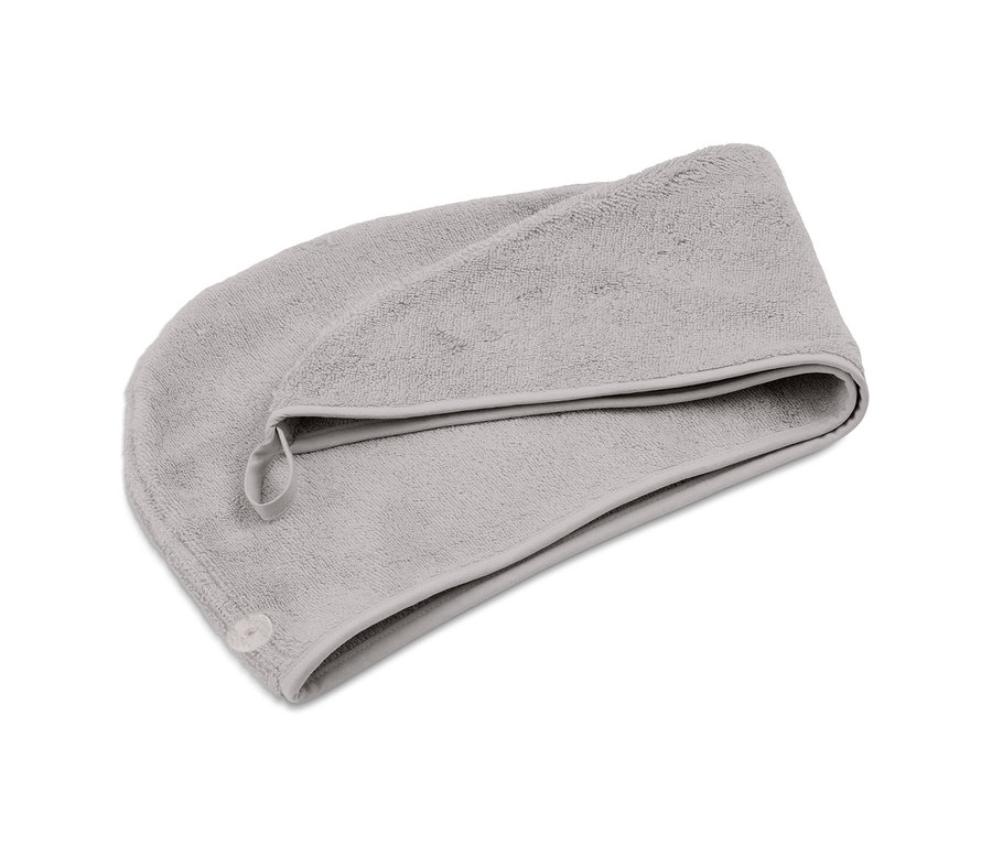 Graues Turban-Handtuch auf einem weißen Hintergrund.