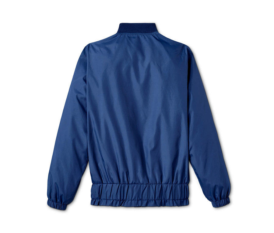 Rückansicht einer blauen Recycelten Bomberjacke.