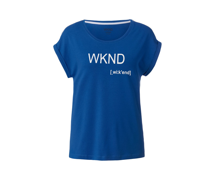 Blauer Pyjama mit dem Aufdruck WKND.