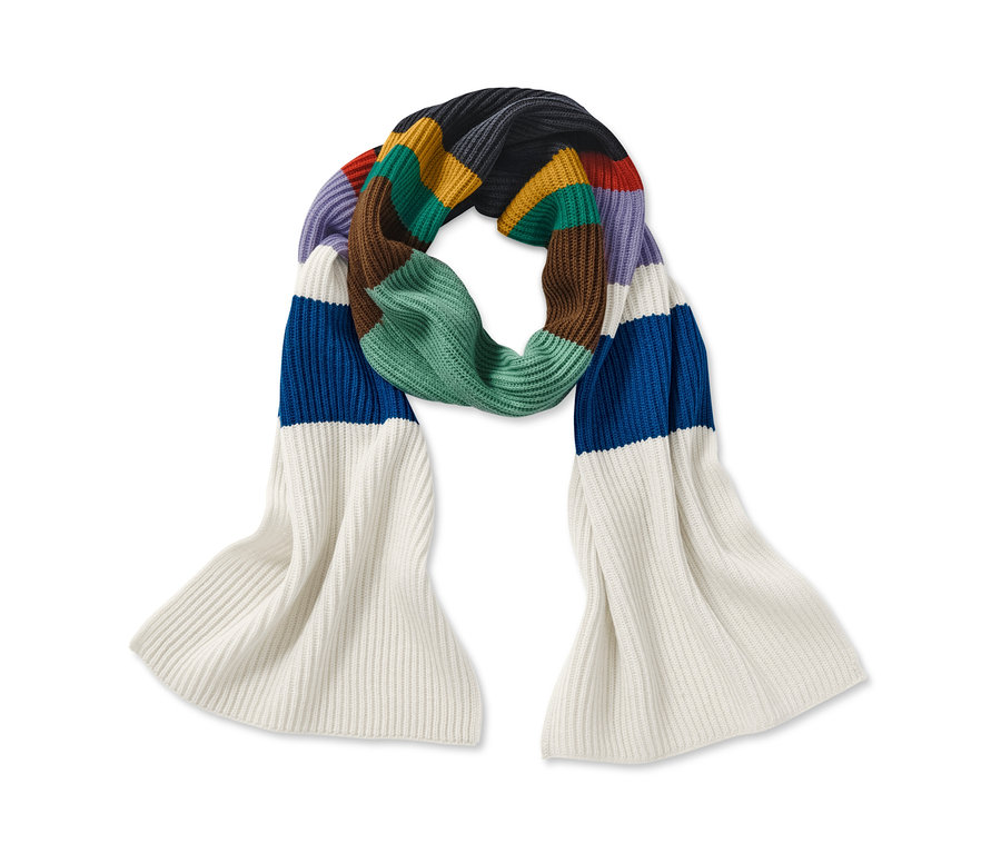 Gestreifter Strickschal.