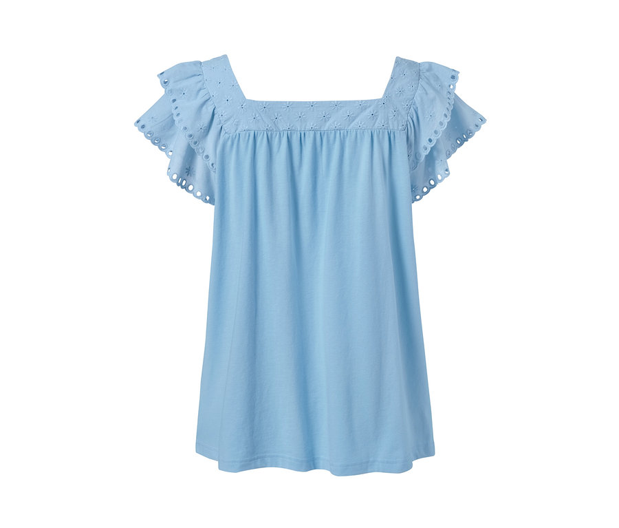 Hellesblaues Shirt mit Stickerei und kurzen Rüschenärmeln.