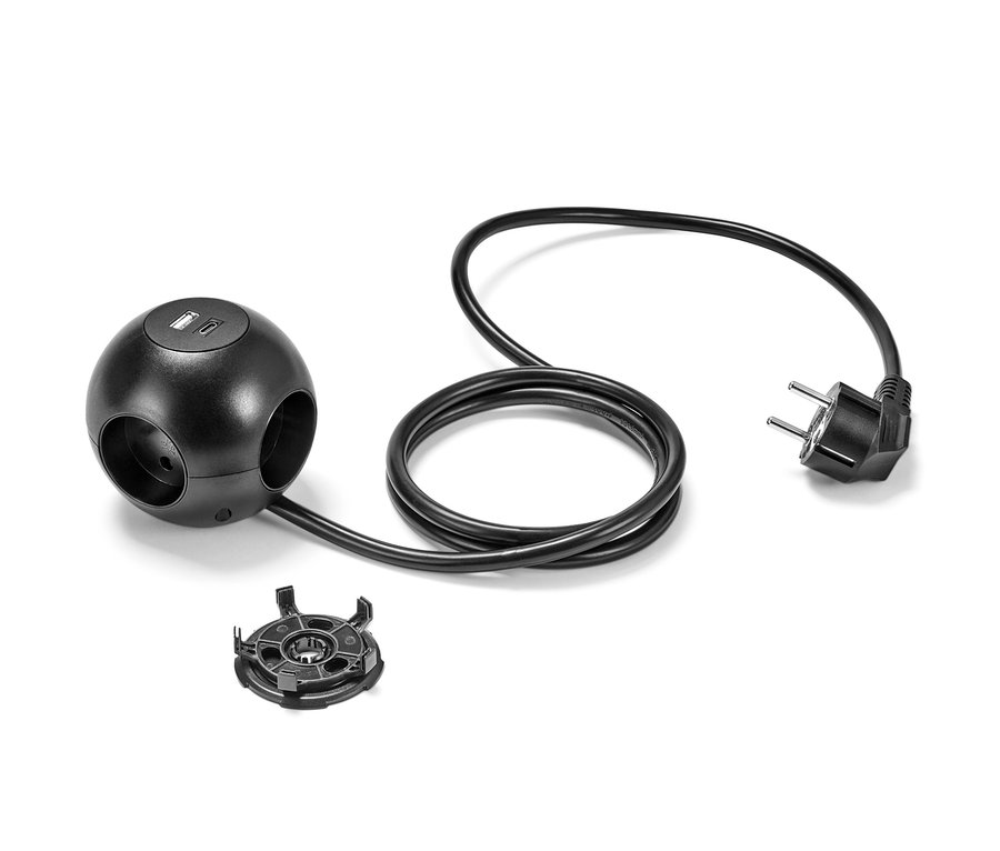 Schwarzer Steckdosenball mit USB-Ladefunktion und Stromkabel.