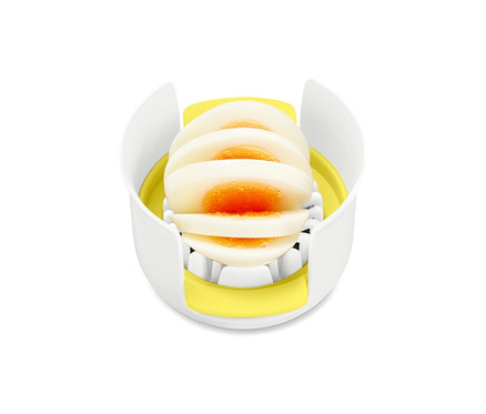 Geschnittene Eier in einem 3-in-1-Ei-und-Mozzarellaschneider.